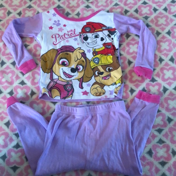 💗💗4 onesie and 2 pairs of PJ’s - Picture 4 of 8